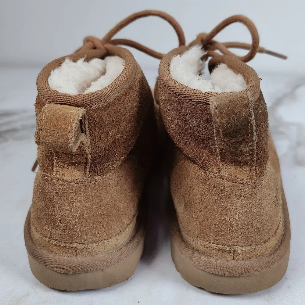 UGG Boys' Neumel II Tan Suede Shearling Winter Chukka Ankle Boots, Sz 4